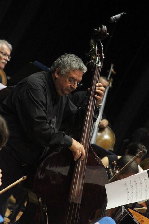 Marco "Chiqui" Ortiz durante el concierto Flamenco Sinfónico, junto a Chano Dominguez y la OSN